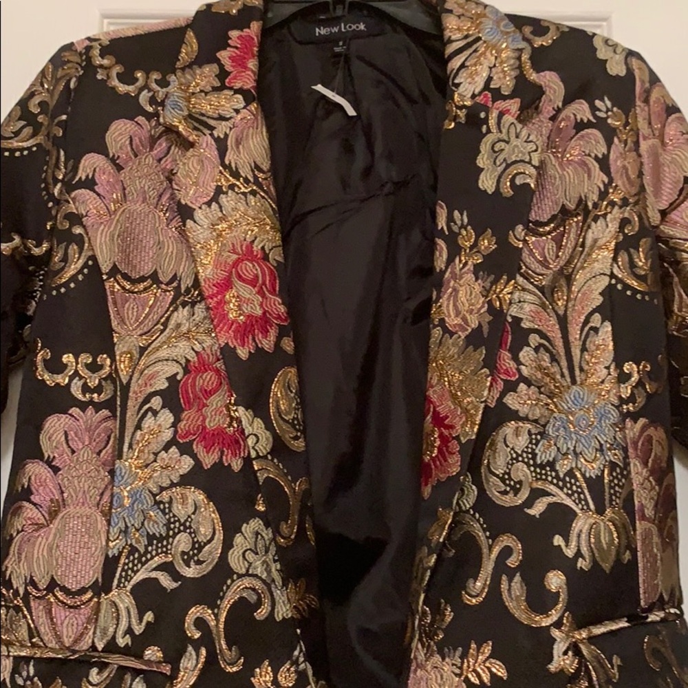 NWT..Silk Like Tapestry Blazer - Picture 2 of 8